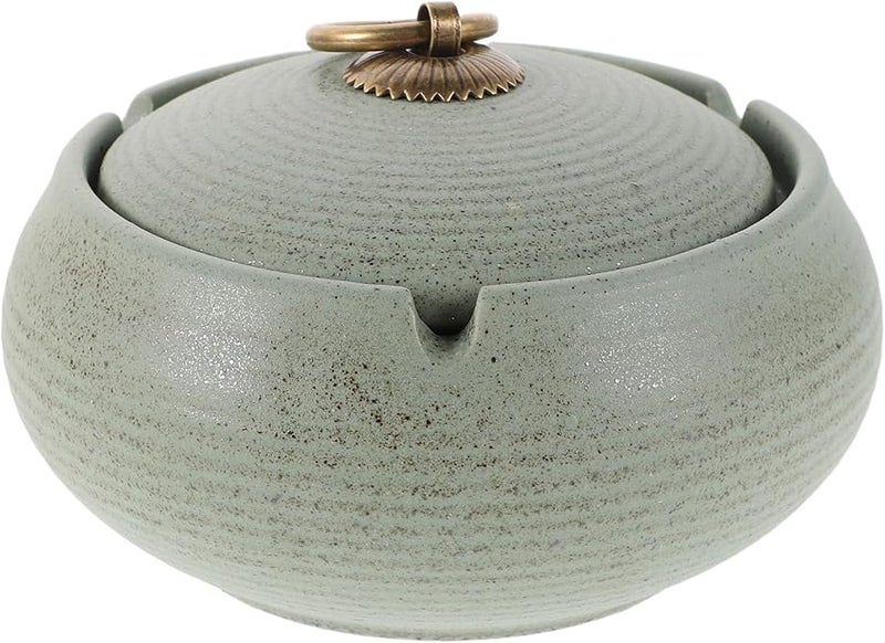 منفضة سجائر خزفية صغيرة باللون الأخضر الفاتح مع غطاء محمولة مضادة للرياح للاستخدام الداخلي والخارجي والسفر - Image 1